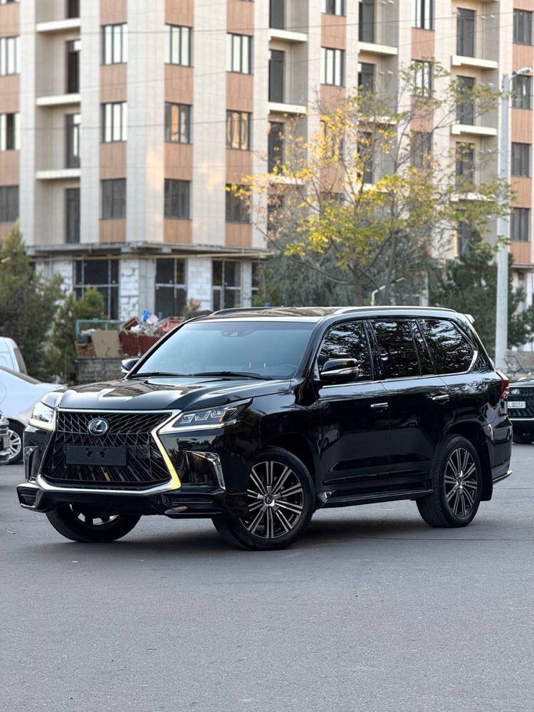 Lexus LX 570.