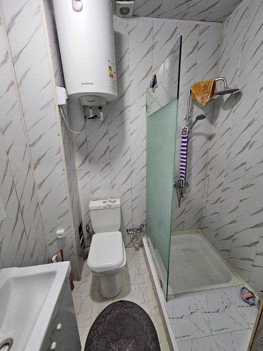Buxoroda kvartira sotiladi 2 xonali qilingan 40m² 1-qavat