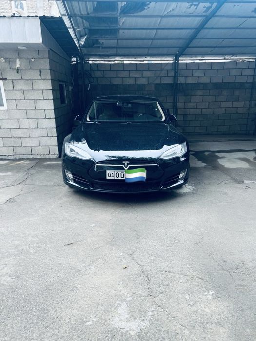 Tesla Model S 2014 yil