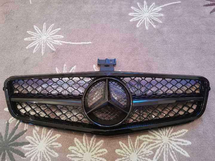 AMG Нова решетка/маска с емблема тип C63 за Mercedes W204 2007/2014