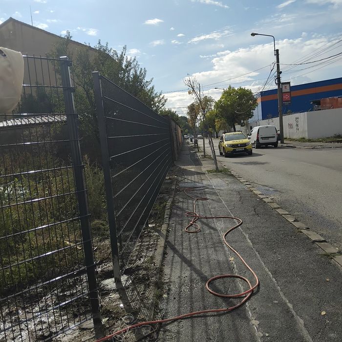 Sunăti pentru mai multe detali