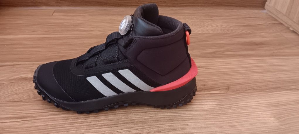 Продавам Зимни обувки adidas FORTATRAIL BOA K