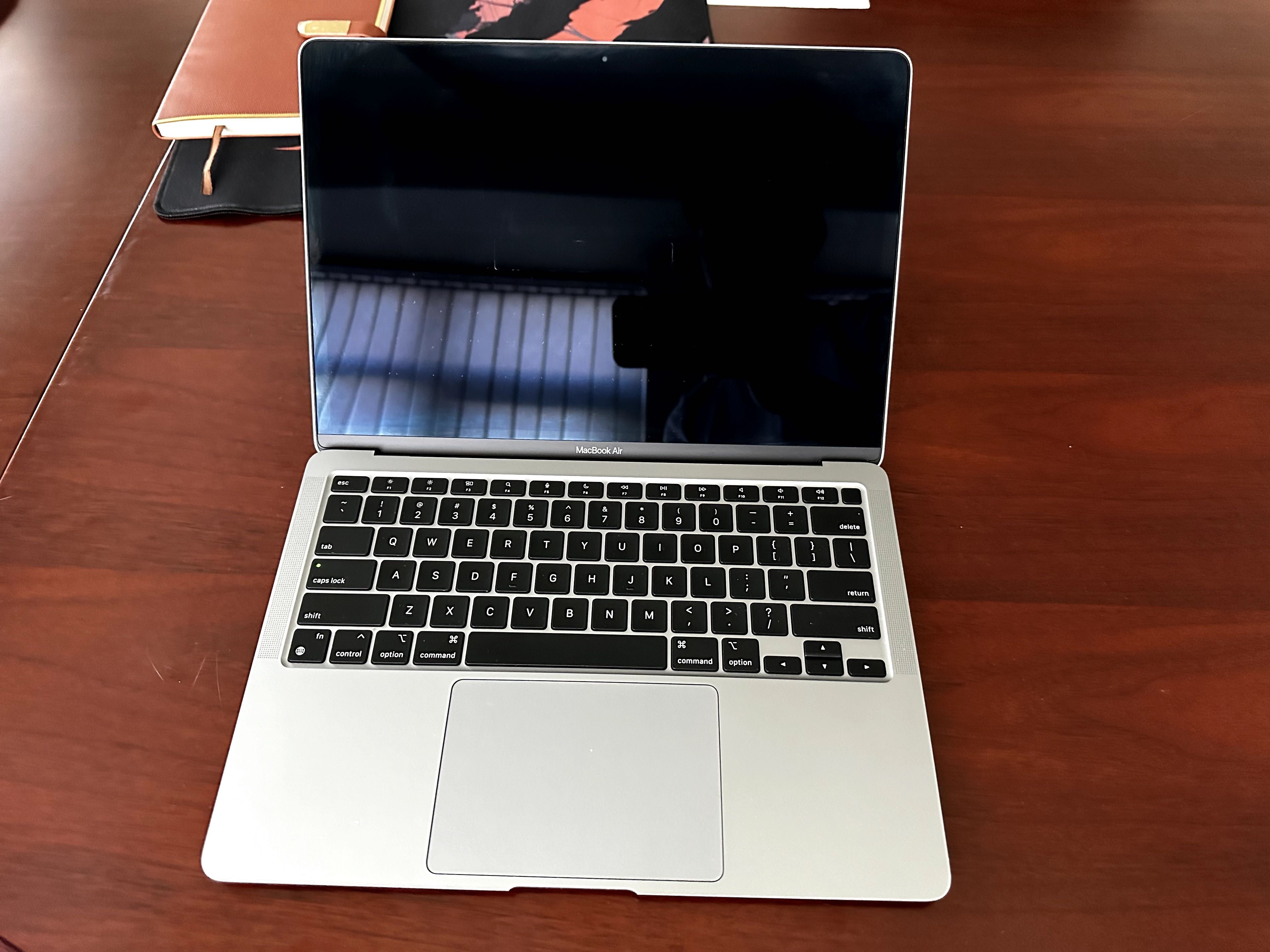 MacBook Air 2020 год 256 гб 8 гб Озу Space Grey