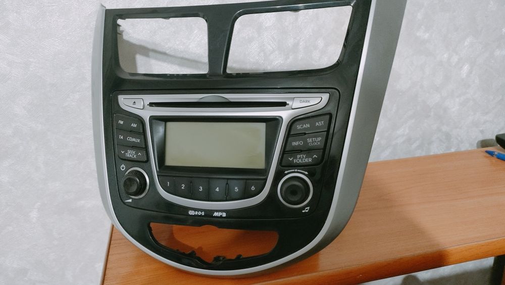 Штатная магнитола на Hyundai Accent