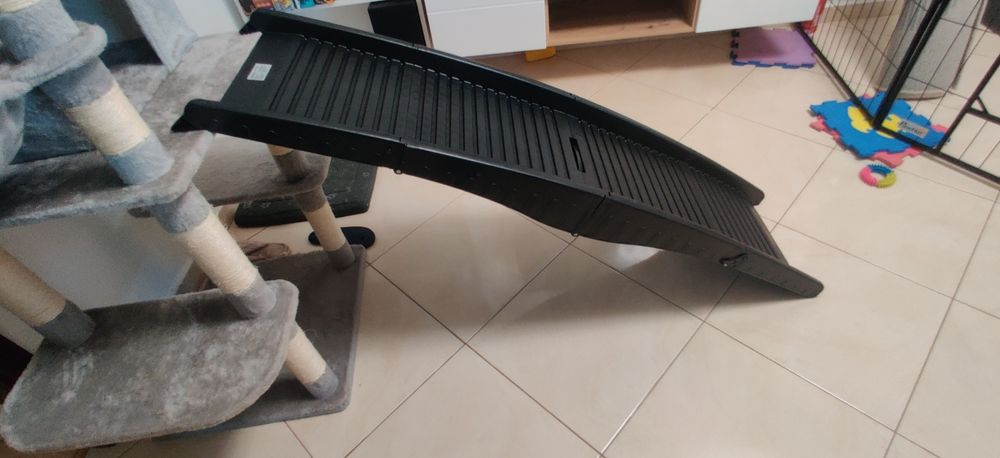 Vând rampa de plastic pentru câini