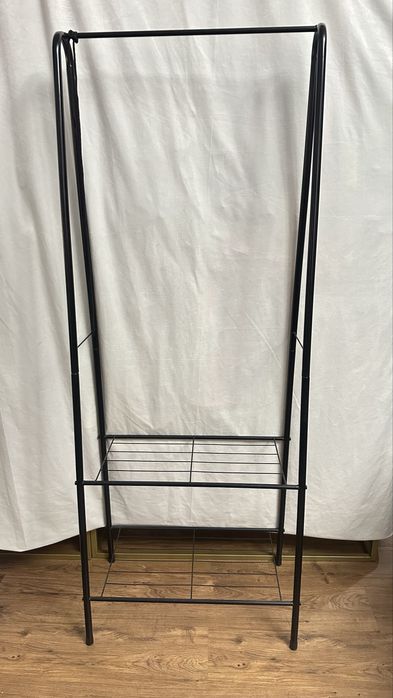 Лёгкая вешалка для одежды.»