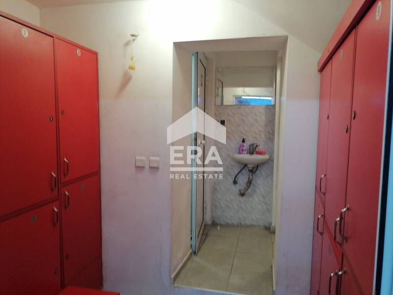 Дава се под наем  в Варна, Гръцка махала -  кв.м за 2500 € - Снимка #9