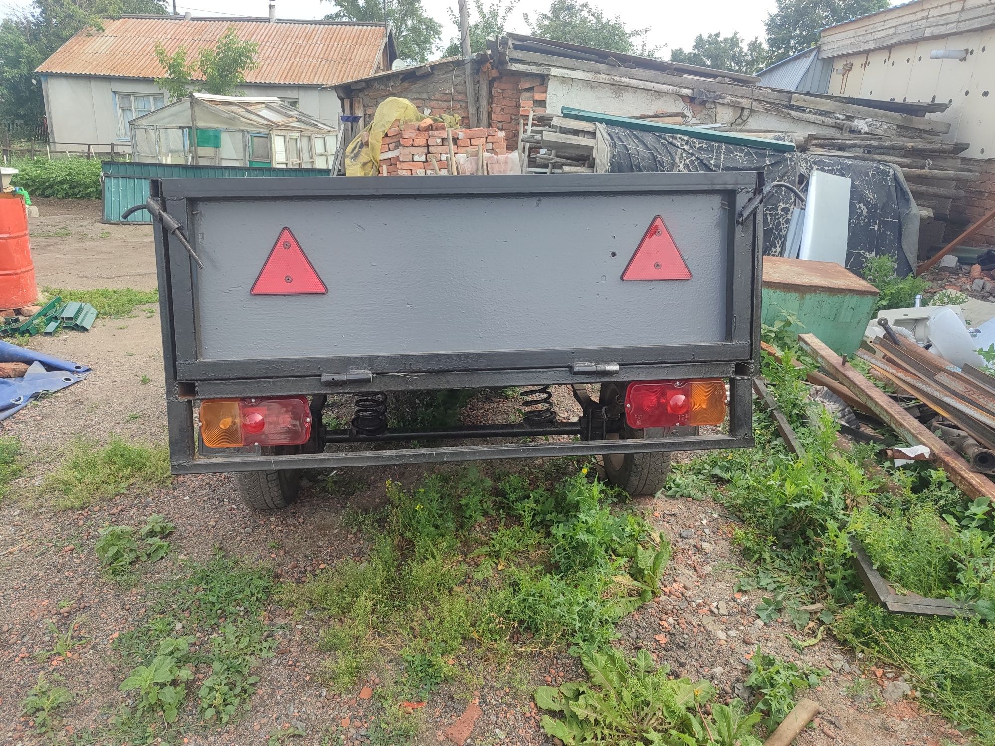 Продам прицеп новый