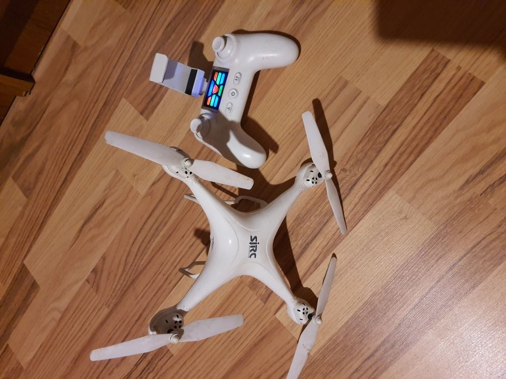 Vând drona SJRC functionabil