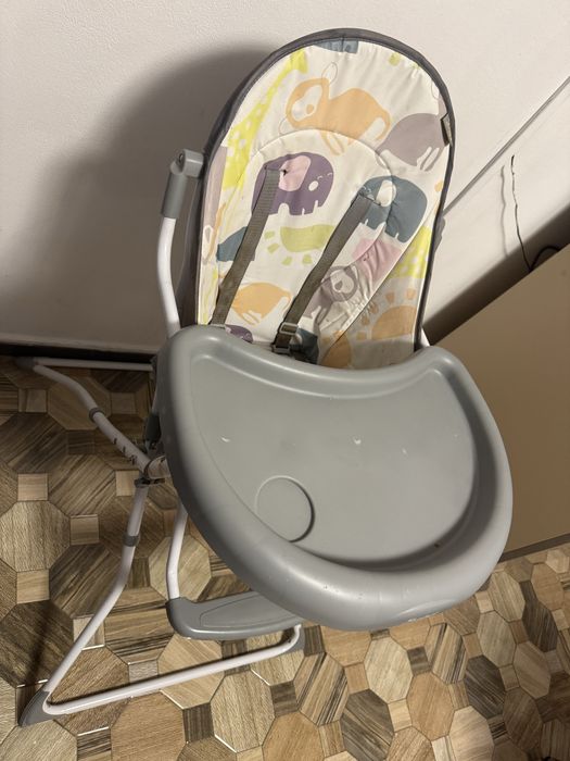 Vand masuta bebe ca noua