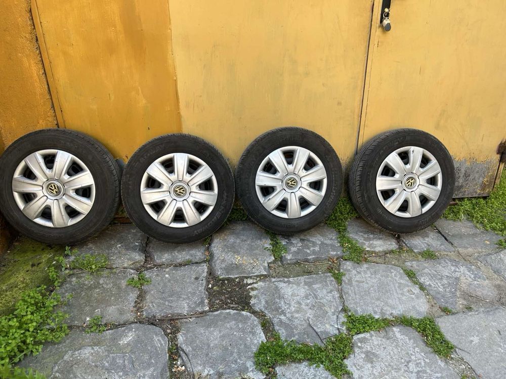 Джанти 14 с нови гуми на 2 месеца и  капаци VW Polo Yaris