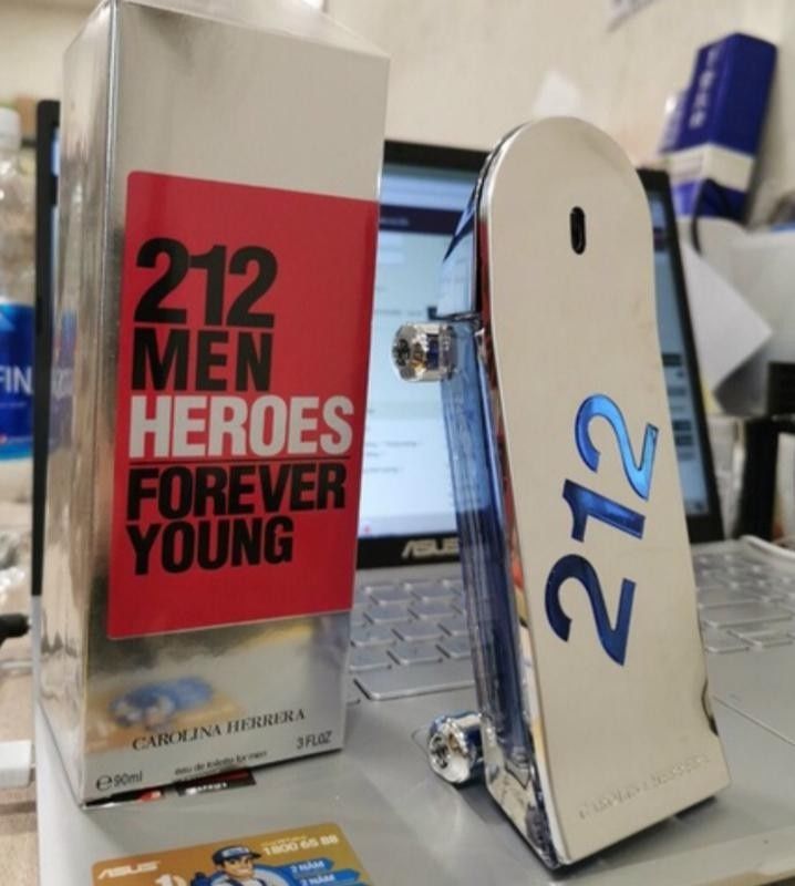 Оригинал ! Carolina Herrera 212 Men Heroes Forever Young EDT 90мл.