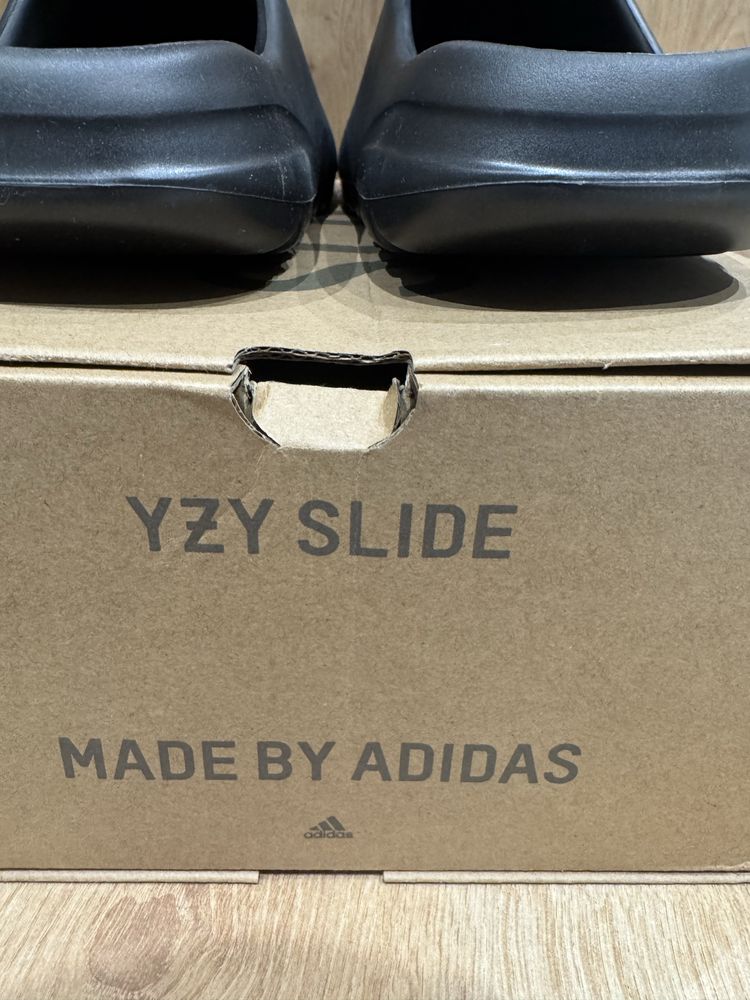 Yeezy Slides "Onyx"