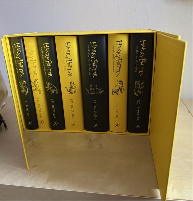 Carti Harry Potter box set house edition Hufflepuff