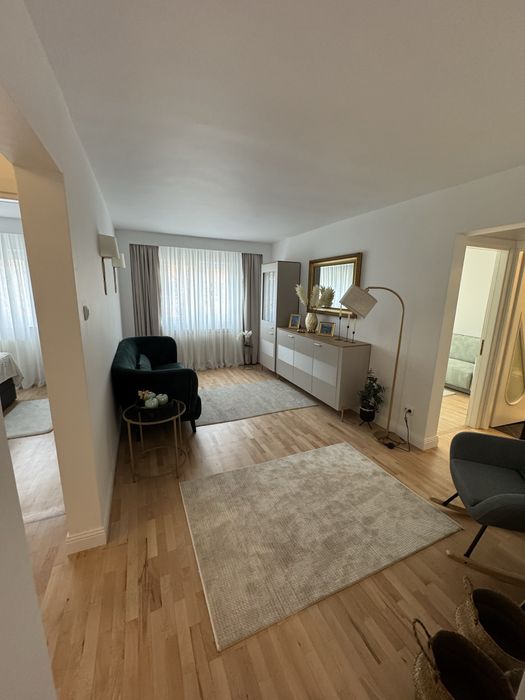 Inchiriez Apartament 3 camere, decomandat, complet utilat si mobilat