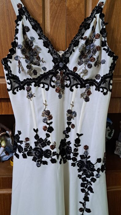 Rochie lunga intretinuta croita la comanda..