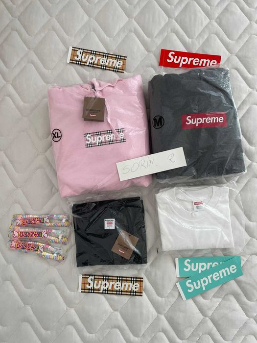 Stickere SUPREME Burberry si Tiffany