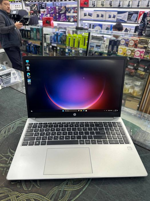 Ноутбуклар жудаям куп магазинимизда