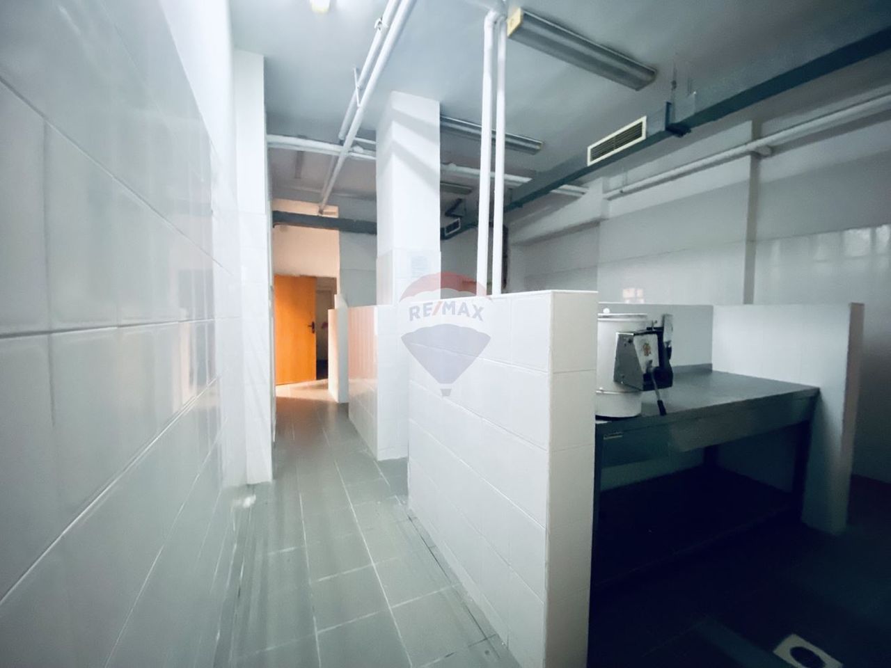 Дава се под наем Заведение в Варна, Център - 350 кв.м за 1800 € - Снимка #12