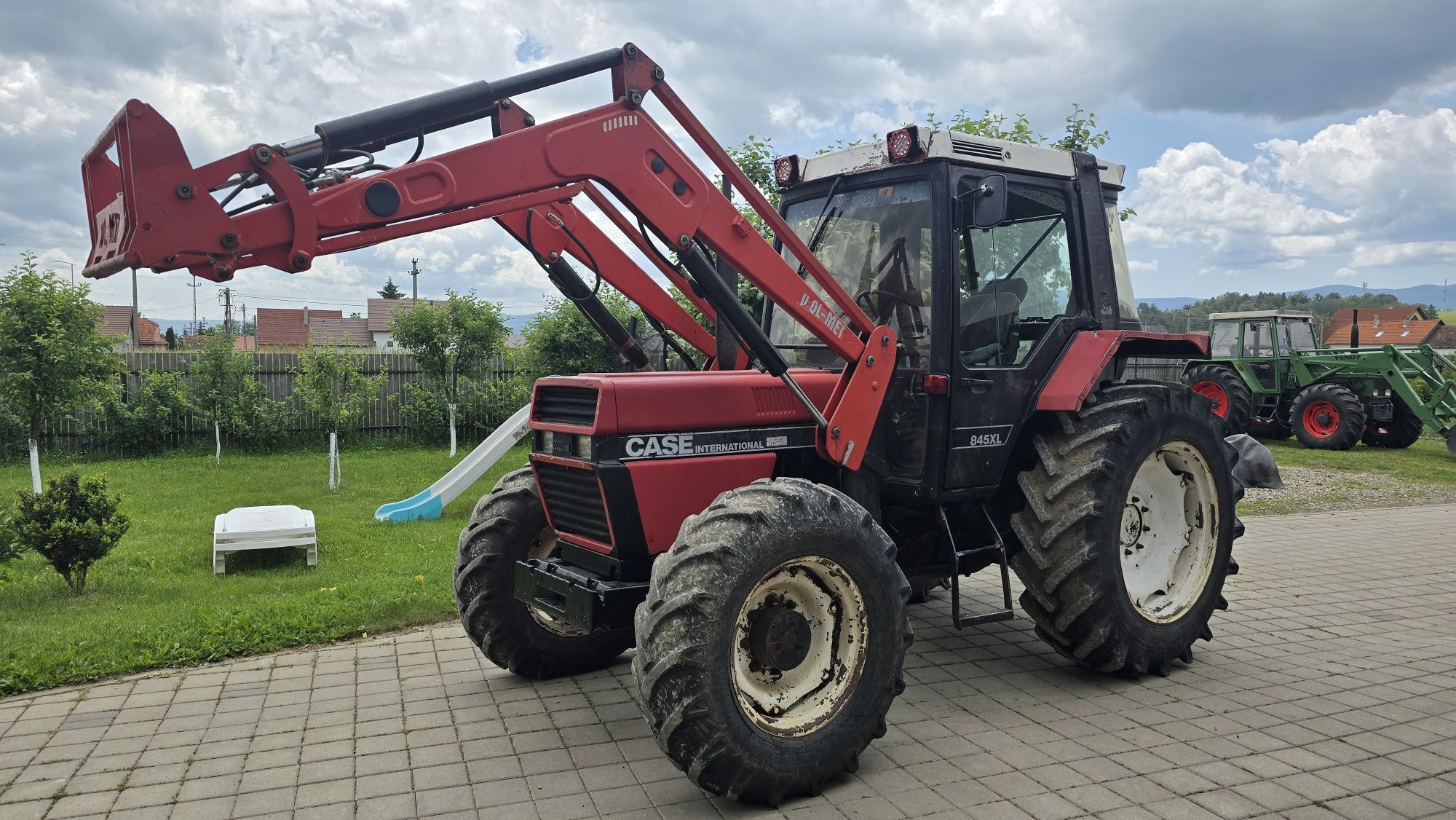Tractor 4x4 Case 845XL international incarcator frontal