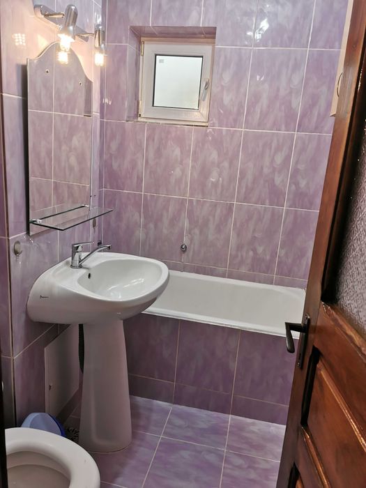 Închiriez garsoniera