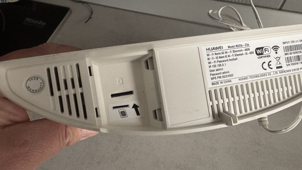 Router Huawei B525 cu SIM 4G si cu 4 porturi LAN .