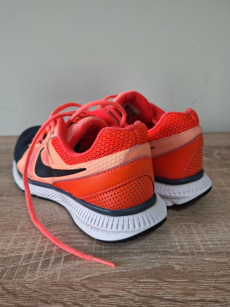 Дамски маратонки Nike