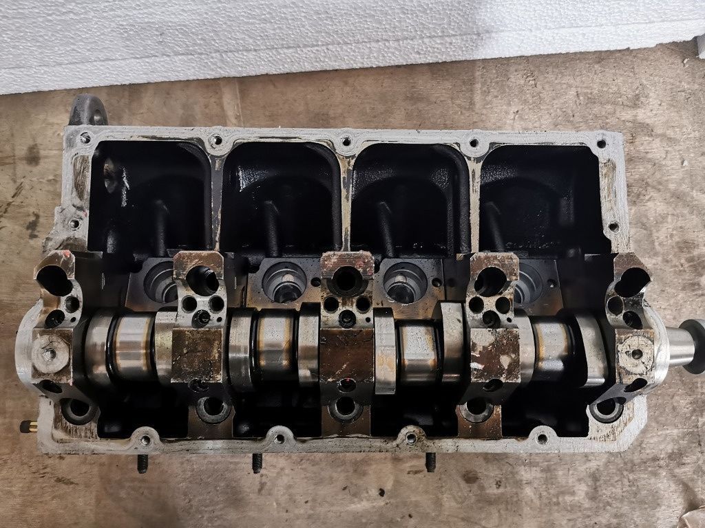 Chiulasa completa VOLKSWAGEN PASSAT Variant 3C5 2005 - 2011 2.0 TDI 4motion BMP, VOLKSWAGEN PASSAT Variant 3B6 2000 - 2005  038103373R