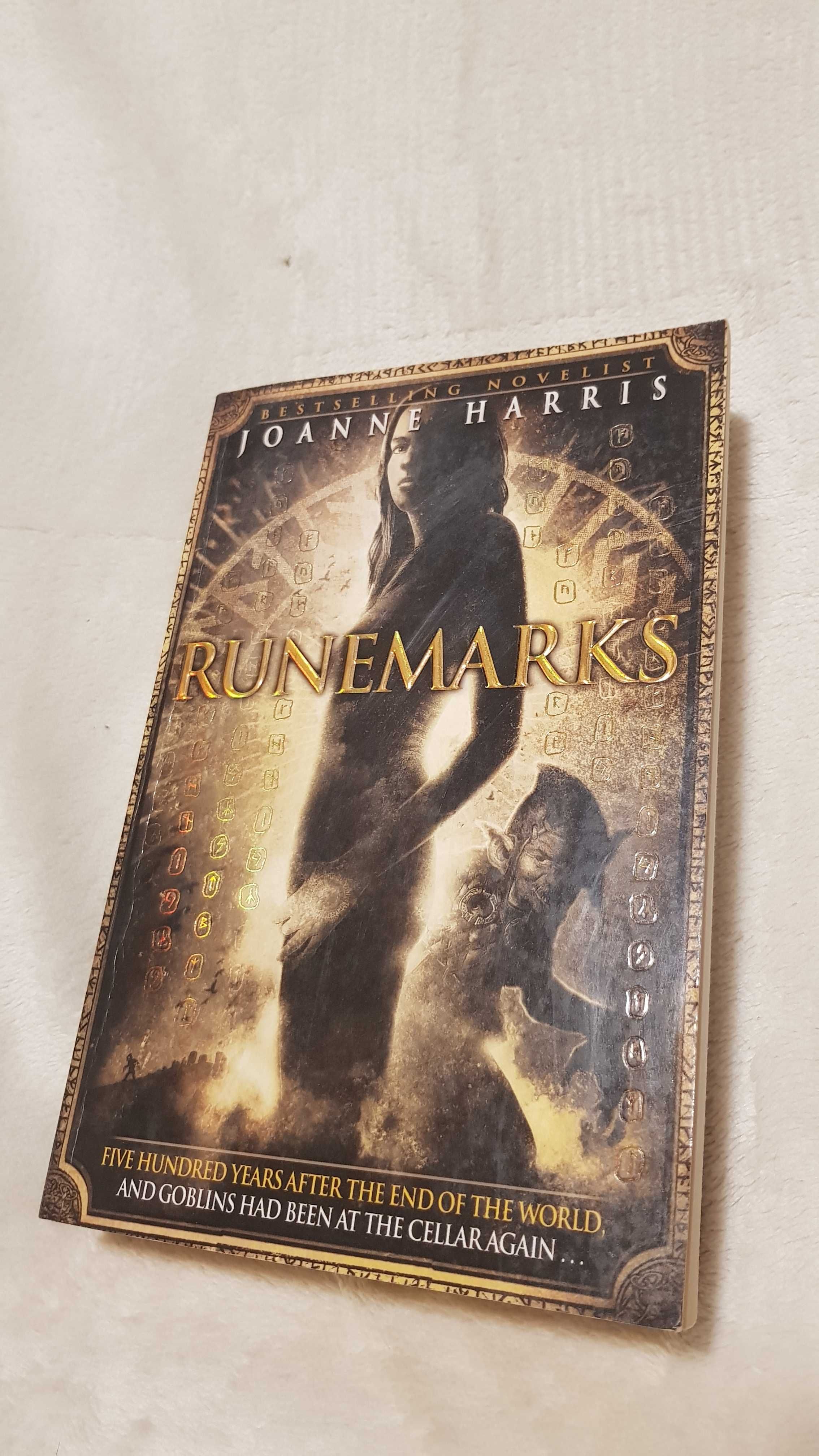 Vand cartea: Runemarks de Joanne M. Harris in engleza, fantasy