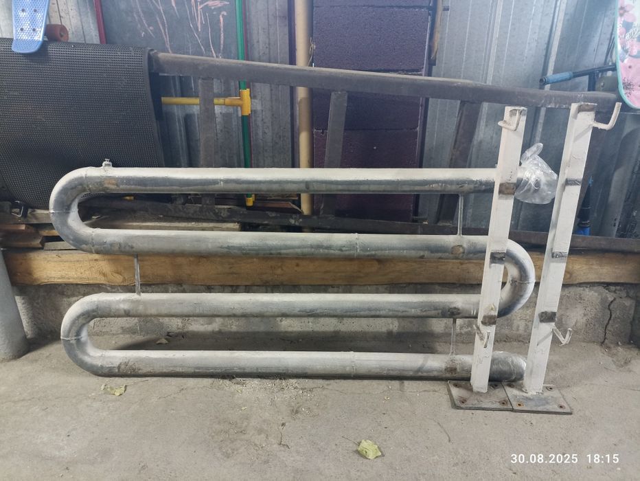 Батарея (радиатор, отопление ) на стойках