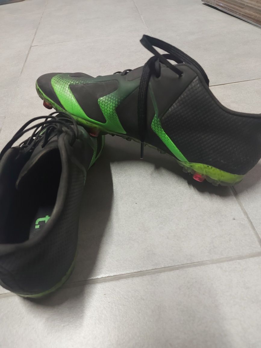 Футболни обувки Addidas (бутонки за изкуствен терен) номер (40)
