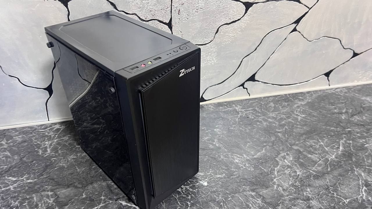 Полу игровой компьютер