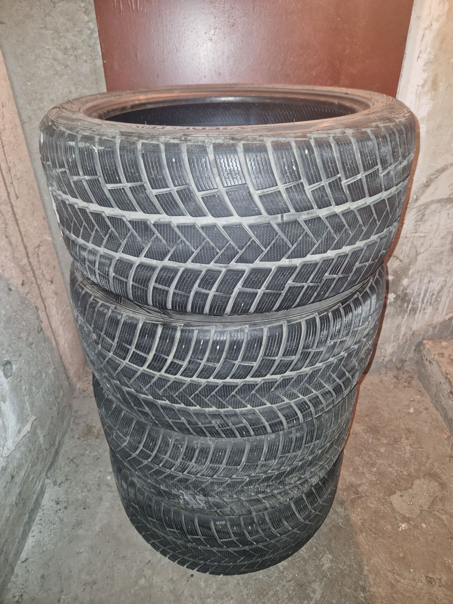 295/40/21 VREDESTEIN	 wintrc PRO+