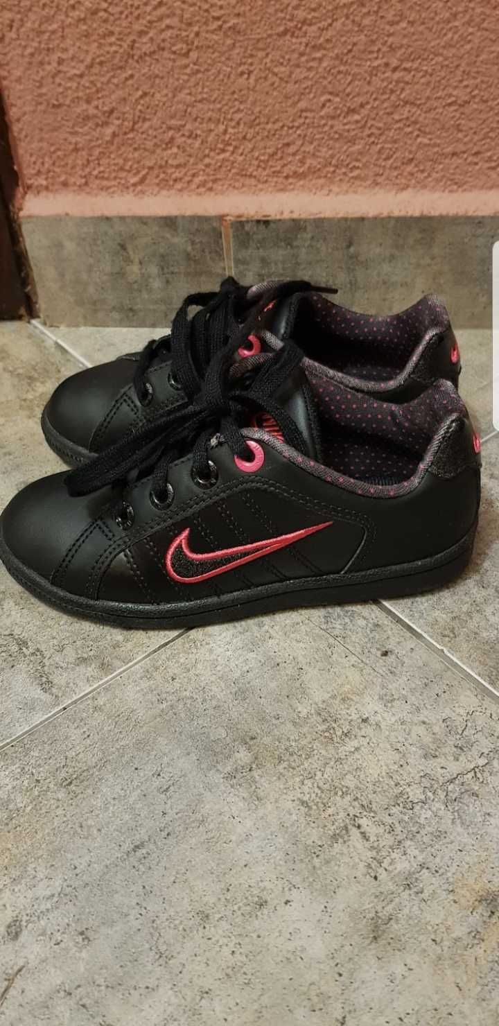 Кожени маратонки NIKE за момиче-27,5н.