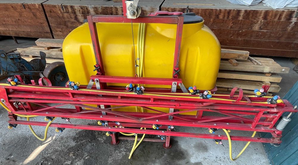 Vand JOHN DEERE 2040 + utilaje !