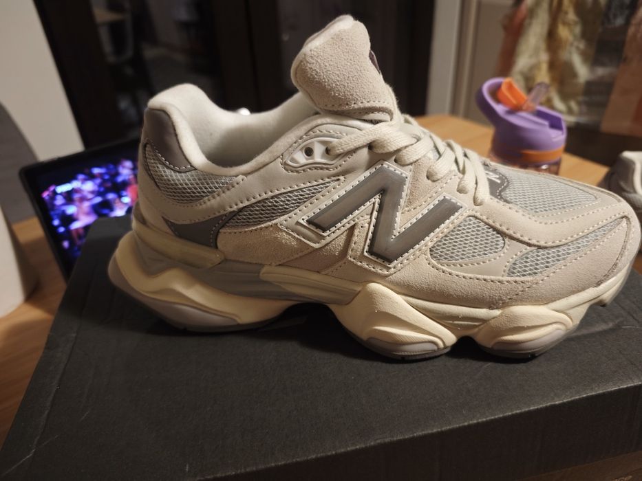 Adidași New Balance 9060