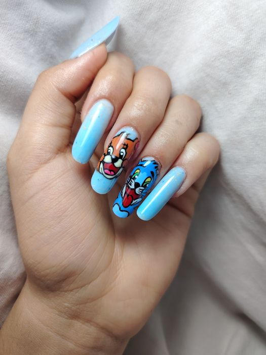 Ofer servicii de manichiura, pedichiura