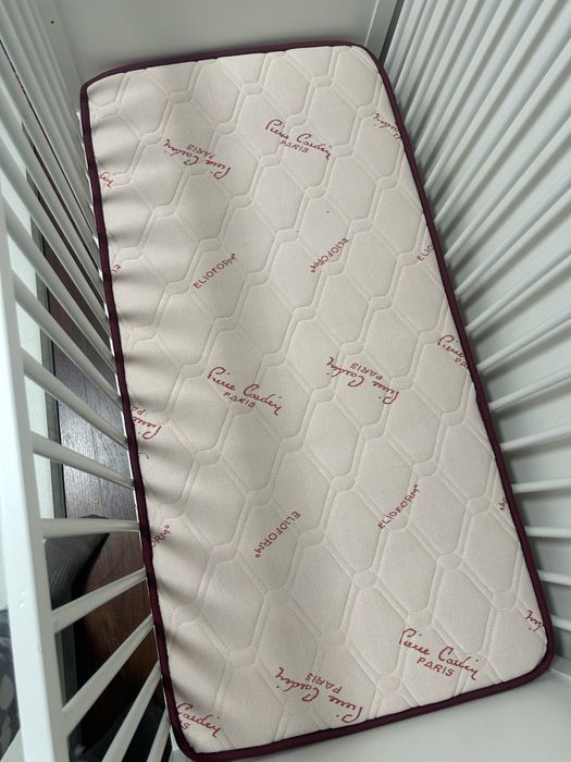 Дървена кошара ikea с матрак pierre cardin