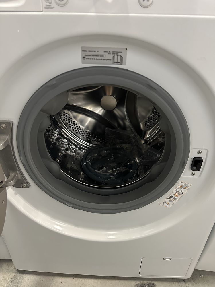Masina de spalat rufe cu uscator LG F864V37WR