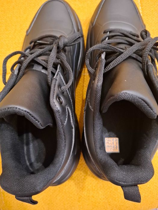 Продавам Нови обувки/маратонки, черни, номер 47