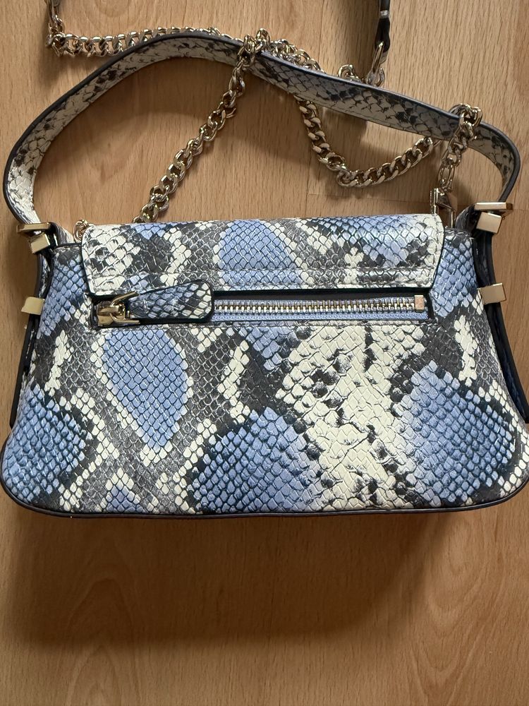 Чанти Guess нови от Bestsecret