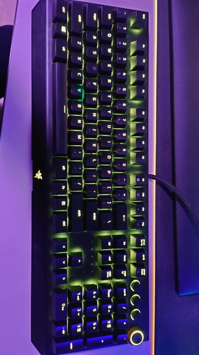 Vând tastatura gaming Razer blackwidow elite