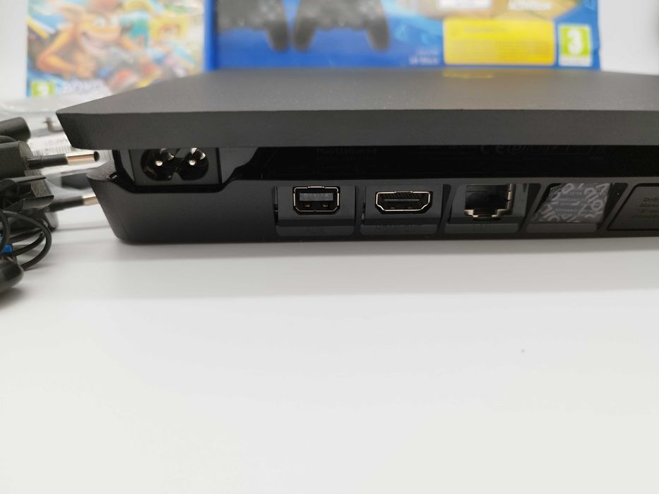 [ps4] Пълен Комплект SLIM 1TВ с два контролера + Игра Crash Team