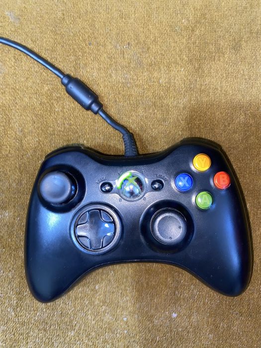 XBOX 360 контролер.