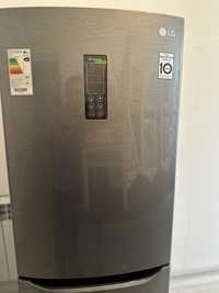 новая холодильник LG