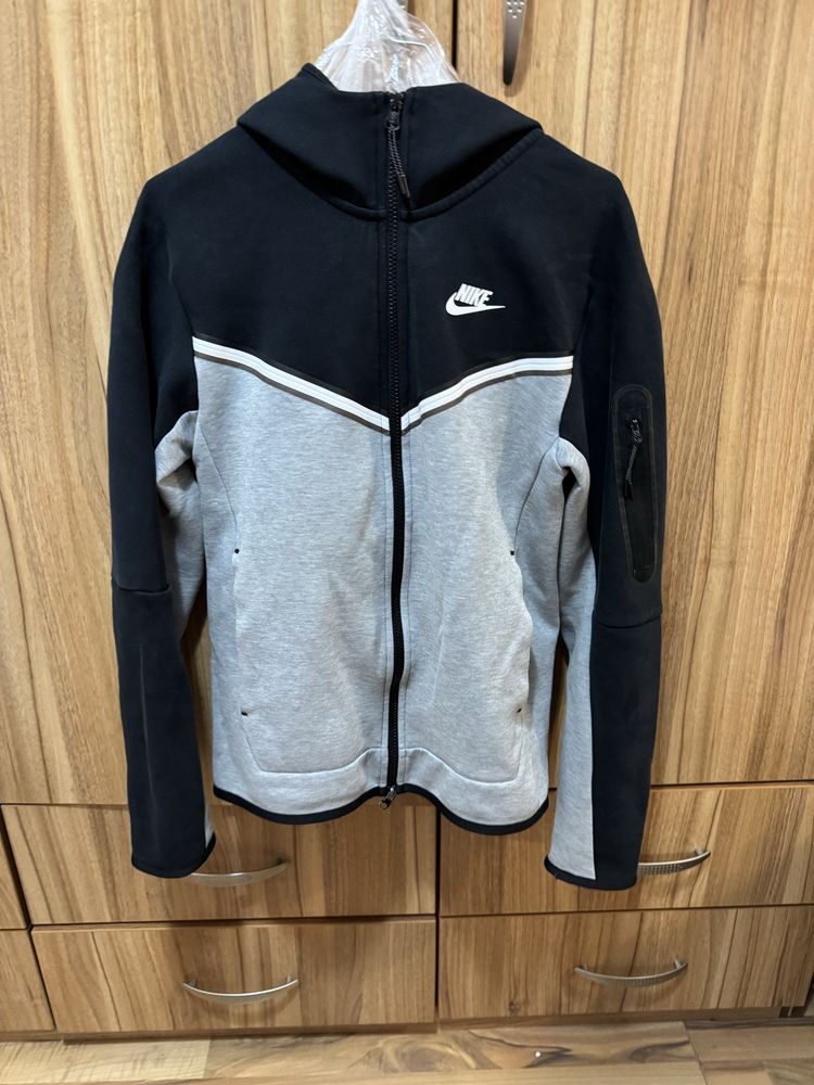 Nike tech fleece xs