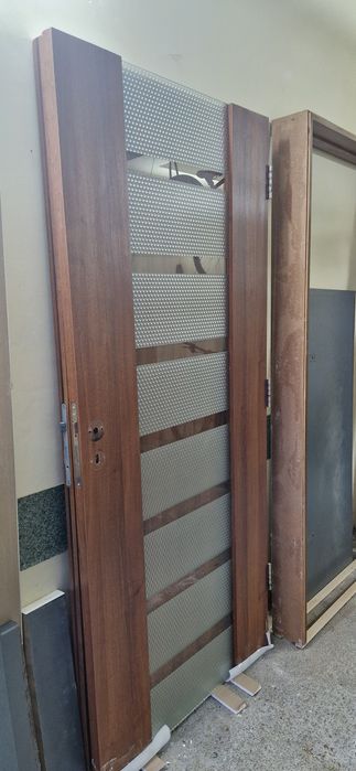 Интериорни врати