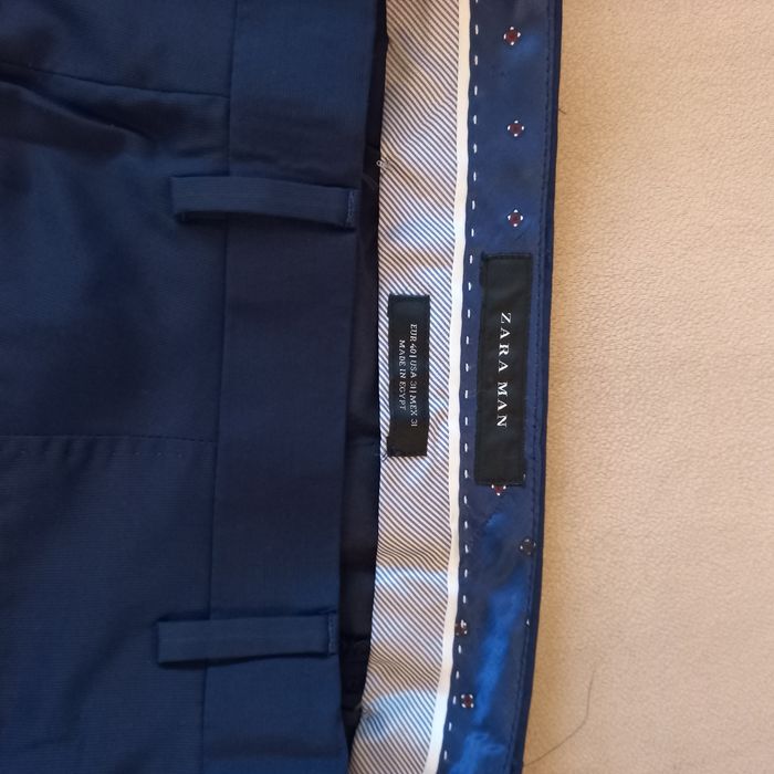 Мъжки костюм в тъмно синьо