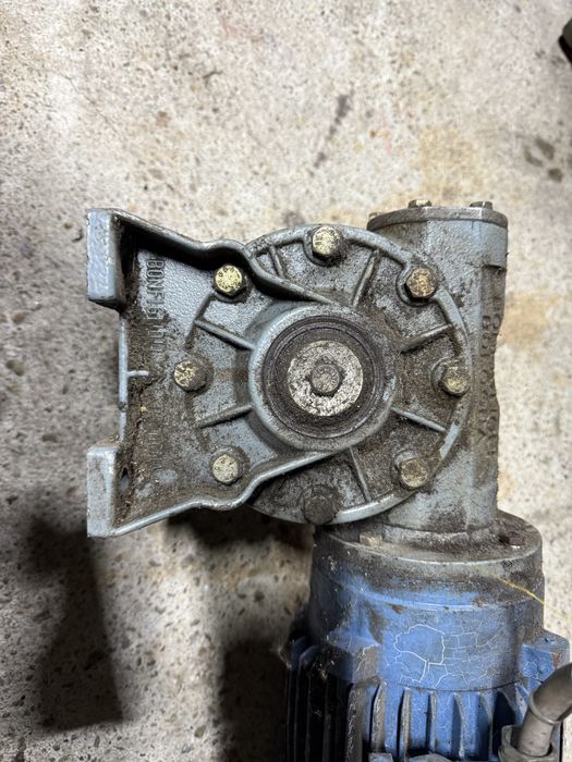 Motor cu reductor