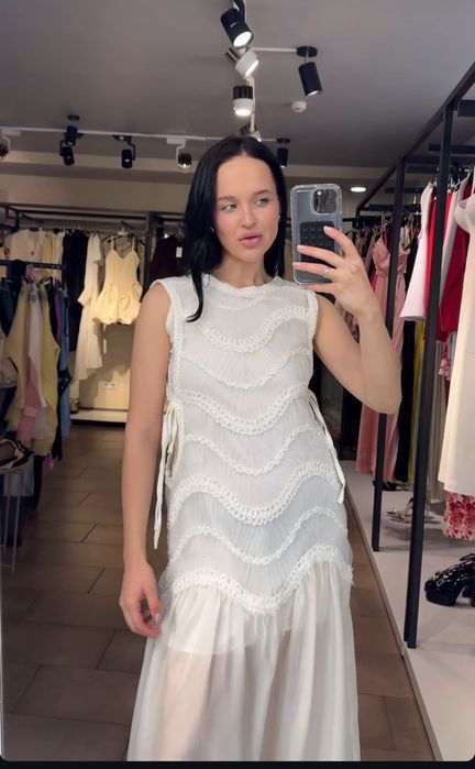 Vand o rochiță de excepție alb unturile